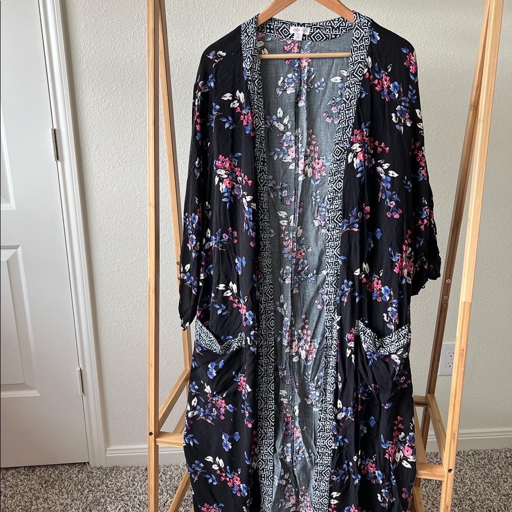 Xhilaration floral kimono (4X)